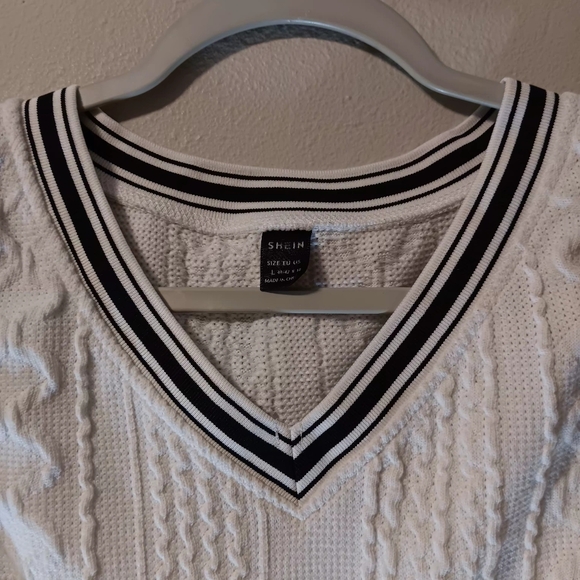 SHEIN White Cable Knit V-Neck Cropped Tank with Black Trim - Picture 6 of 11
